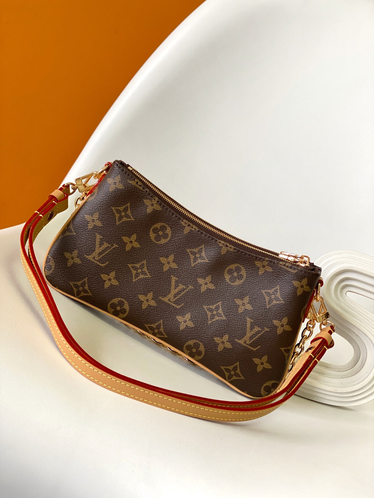 Louis Vuitton Favorite PM Monogram Canvas Crossbody Shoulder Bag
