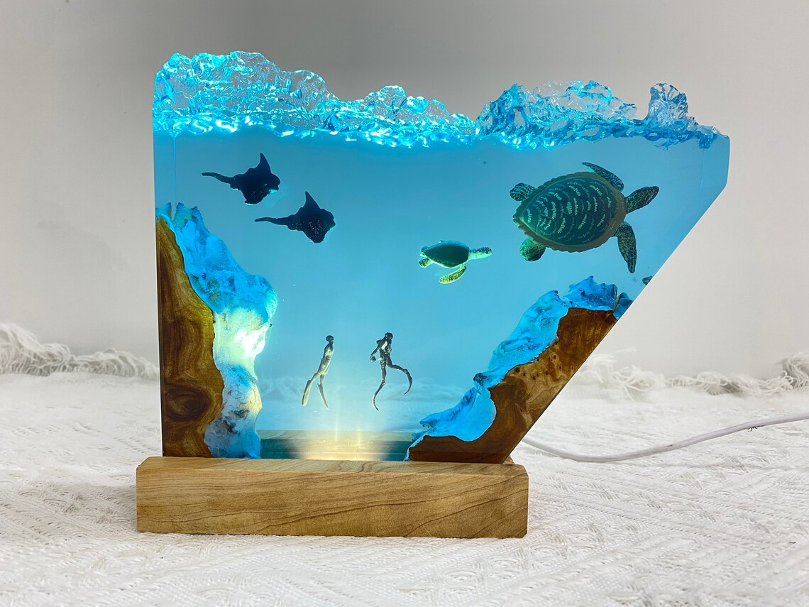 Manta Ray and Couple Diver Epoxy Resin Ocean Night Light, Personalized Engraved Sea Turtle Lamp, Best Friend Halloween Gift