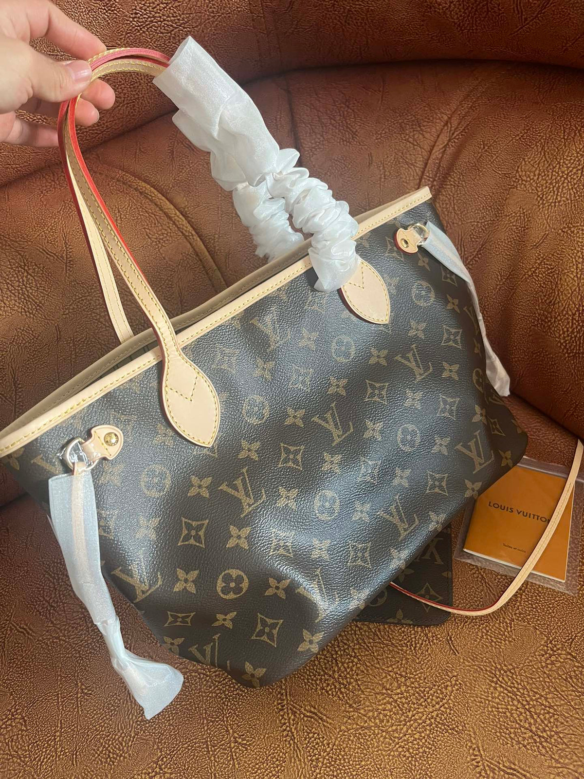 Louis Vuitton Neverfull MM Monogram Canvas Tote Bag with Pouch