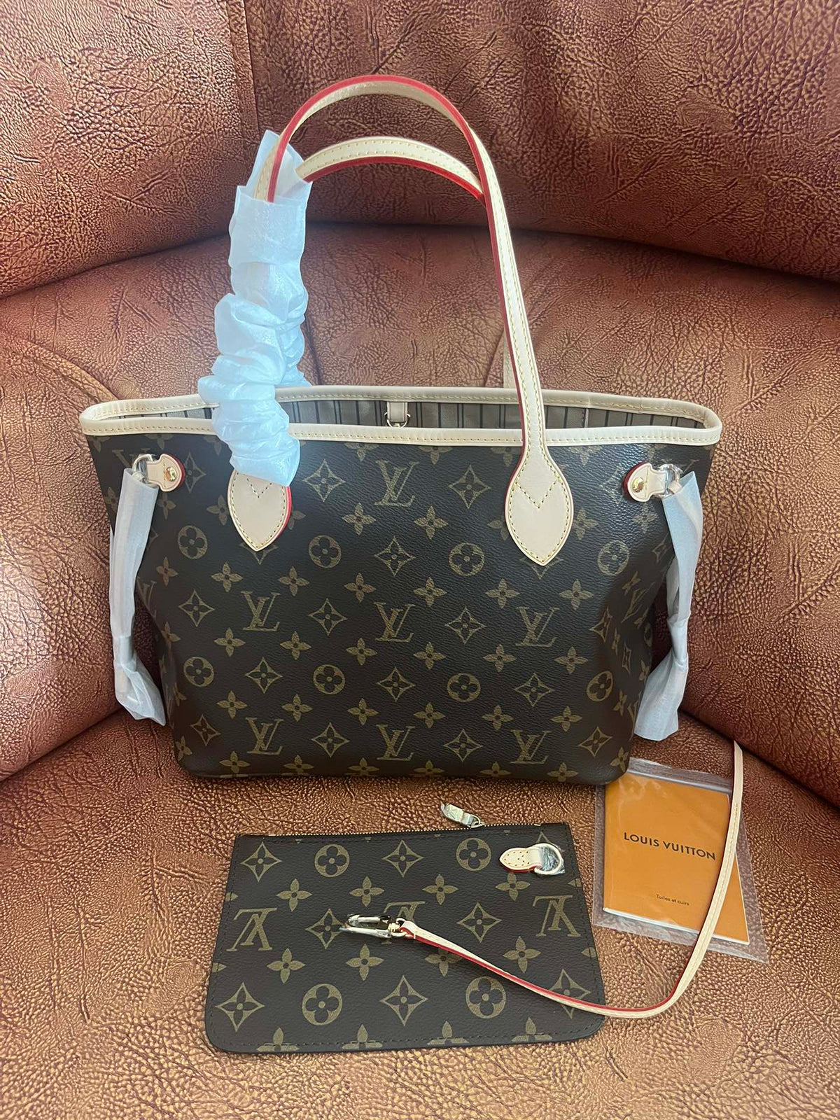 Louis Vuitton Neverfull MM Monogram Canvas Tote Bag with Pouch