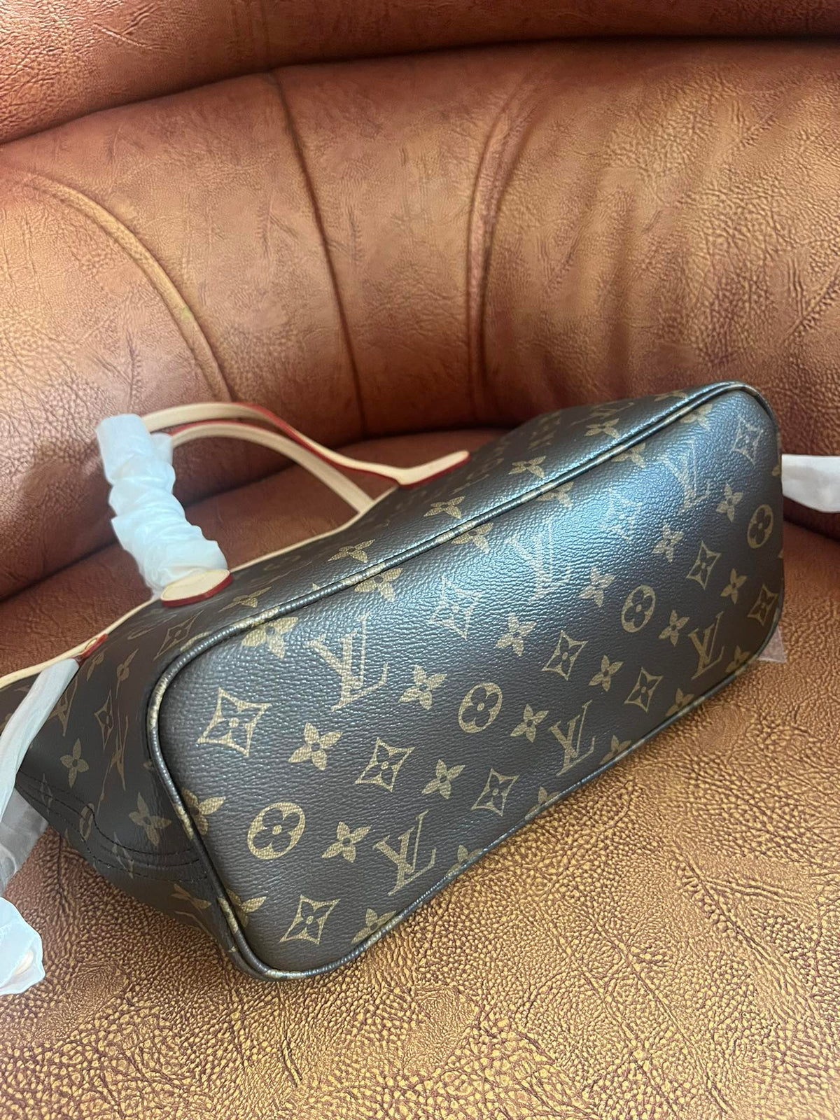 Louis Vuitton Neverfull MM Monogram Canvas Tote Bag with Pouch